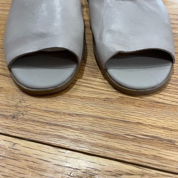 Lucky Brand CAMPBELL light Beige Taupe Leather Peep Toe Flat sling back size 8 - Picture 11 of 15